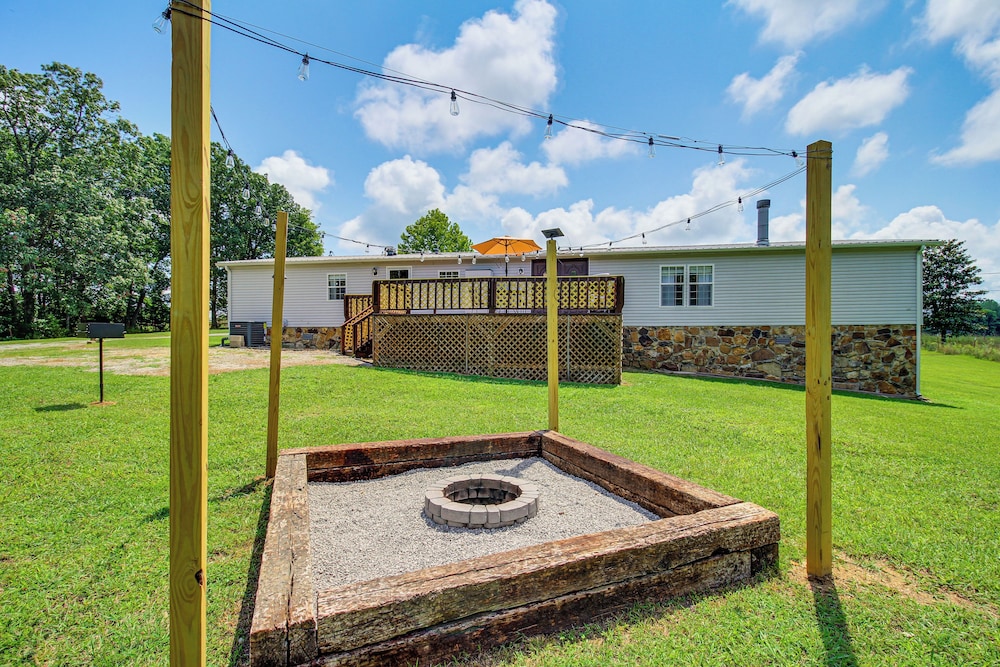 Large Private Yard: Home 16 Mi to Fall Creek Falls