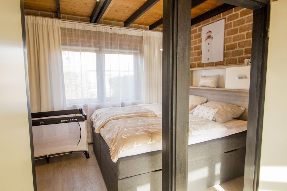 Bungalow in Sint Maartenszee Near Dune