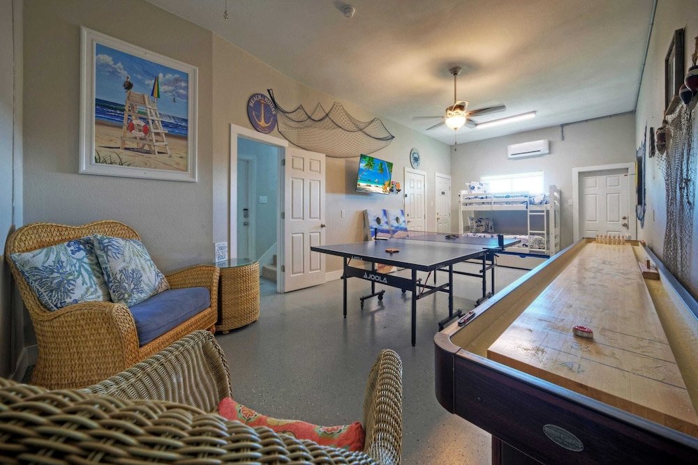 Coastal Soiree Ocean Views, Game Room, & Steps From Port Aransas Beaches