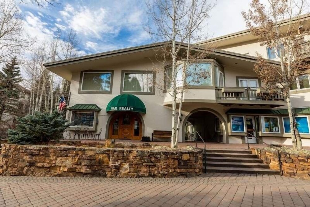 Condo with Vaulted Ceiling & Spectacular Mountain Views by RedAwning
