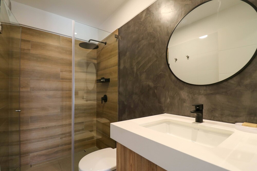 w Elegant 2BR With Balcony in San Isidro