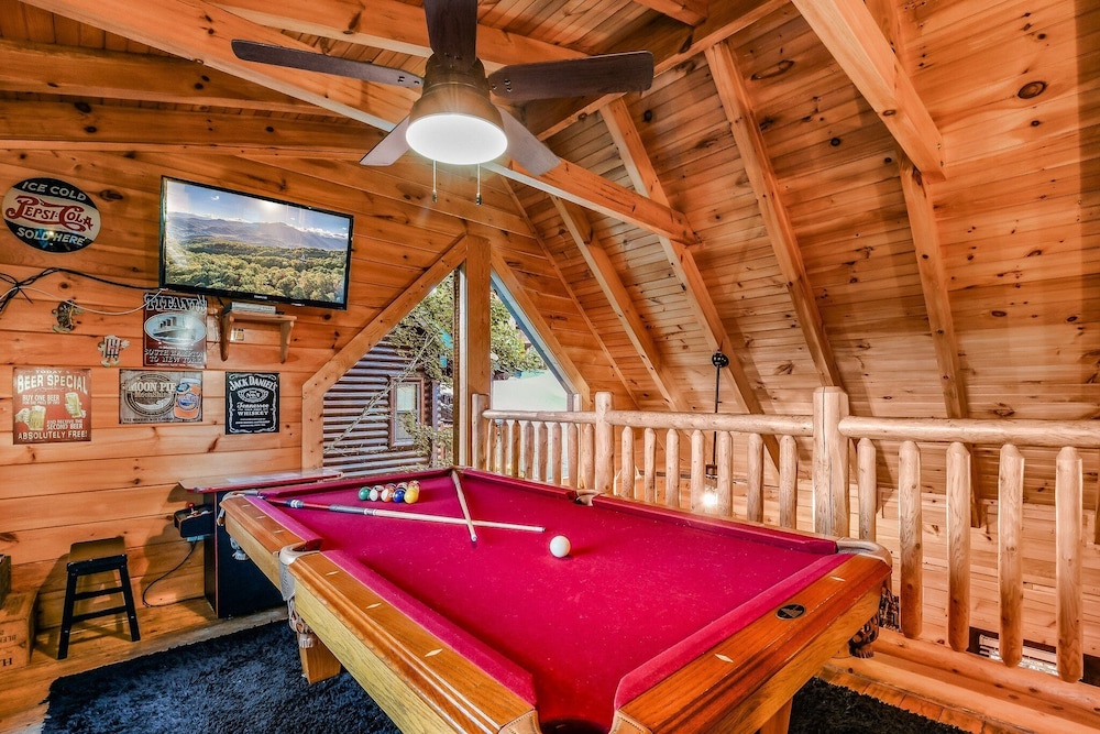 The Smoky Pines 2 Bedroom Cabin