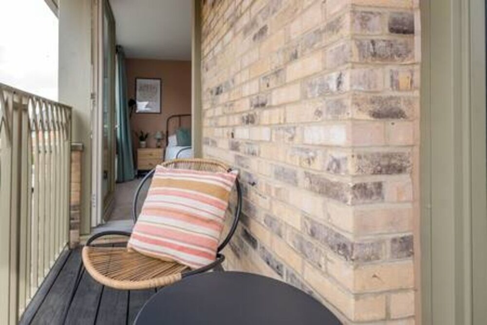 Family-friendly Getaway - Garden Parking Sleeps 7