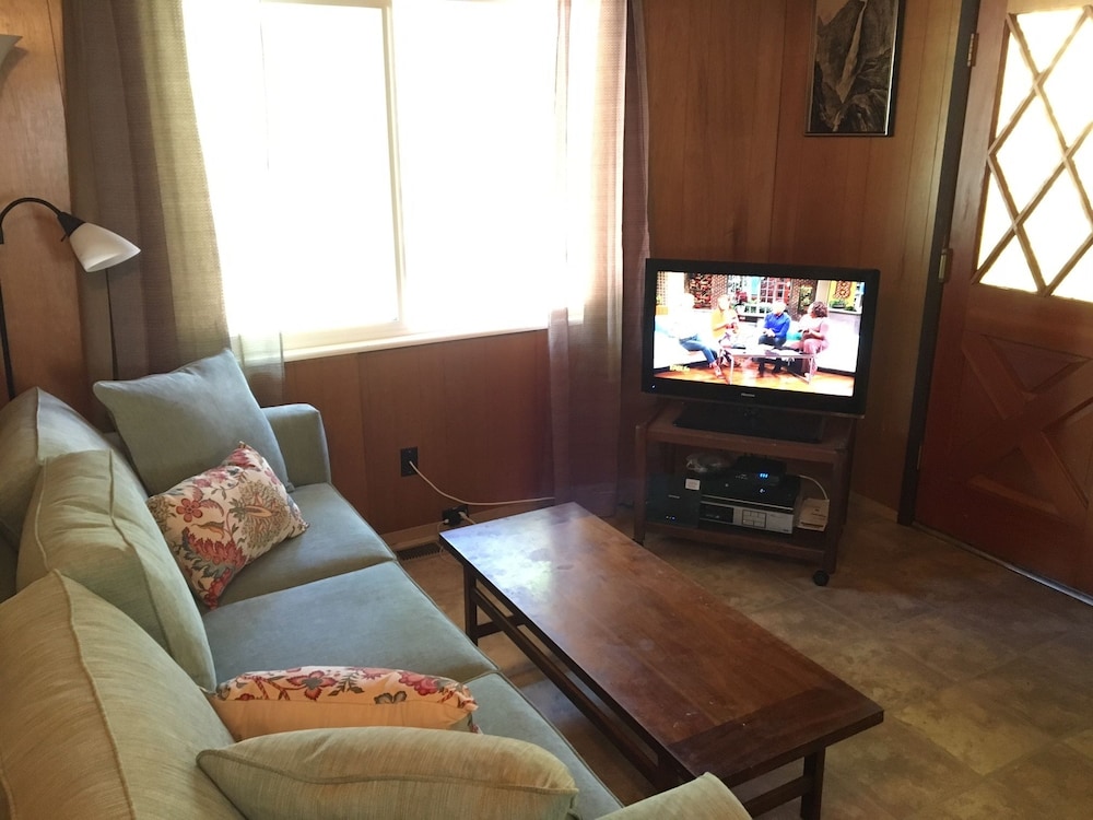Classic Carnelian Bay Log In Lake Tahoe 4 Bedroom Cabin by RedAwning - Property Image 12