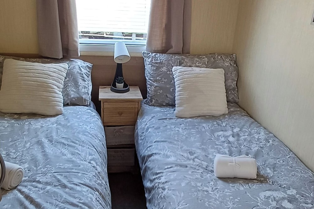 Luxury Family Lodge, Decking, Parking, Tattershall