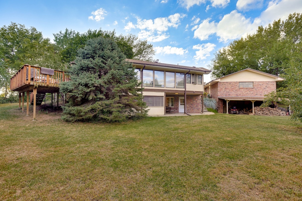 Fort Calhoun Home w/ Screened Porch + Playground! view 3