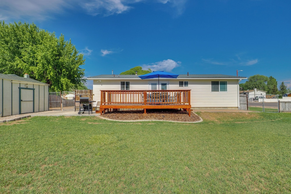 1 Mi to Main Street Vernal: Updated Home w/ Yard!