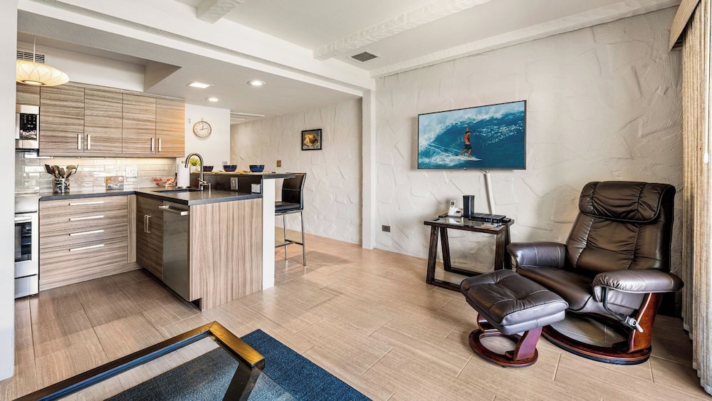 Ocean View - No Stairs! - In Unit Washer/dryer -top Floor- Vrkcv