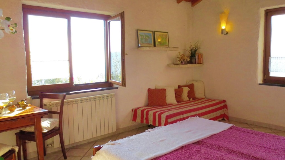 Panoramic Rural House With Garden