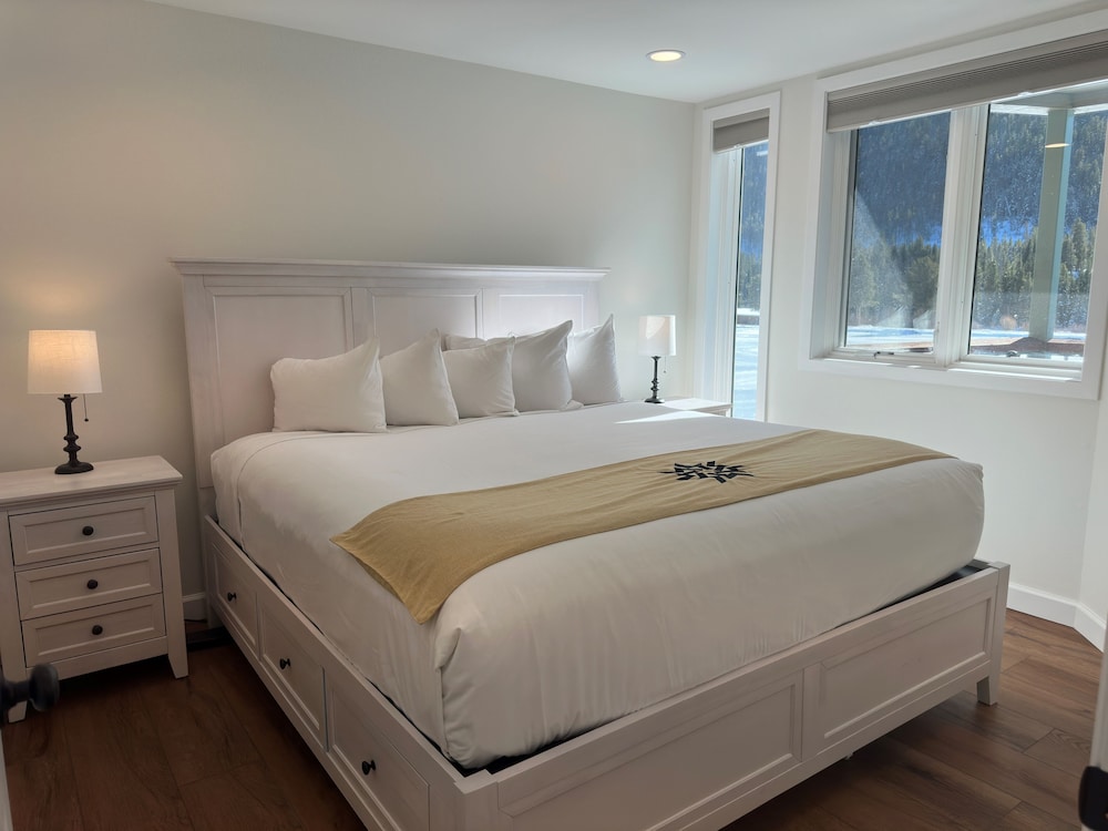 Beautiful Renovated 1br Lakeside Condo 1 Bedroom Condo