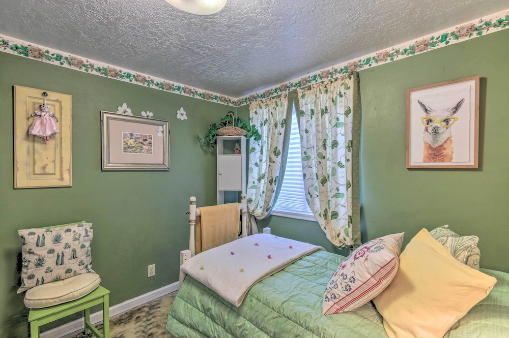 Charming Apartment < 1 Mi to Logan River & Zootah! view 3