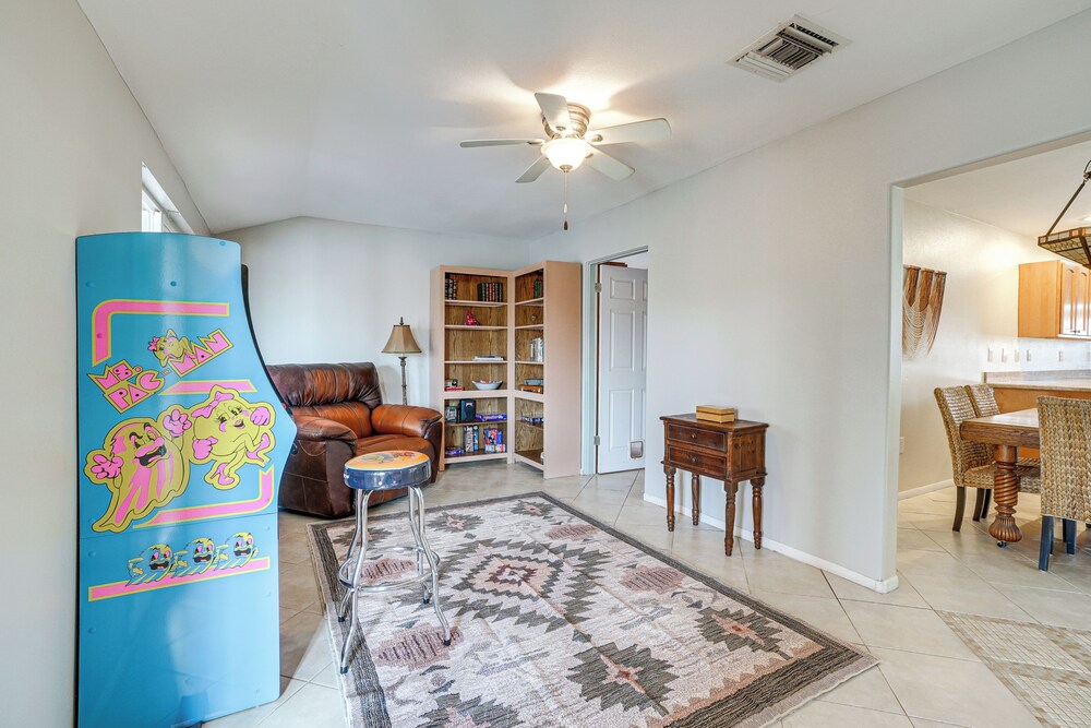 Close to Golf: Sun City Escape w/ Furnished Porch!
