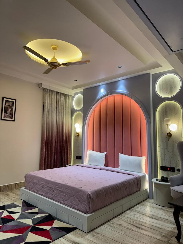 Ranveer Hotel and Restaurant