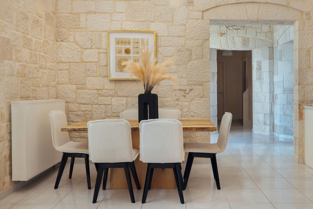 Emerald Villas & Suites