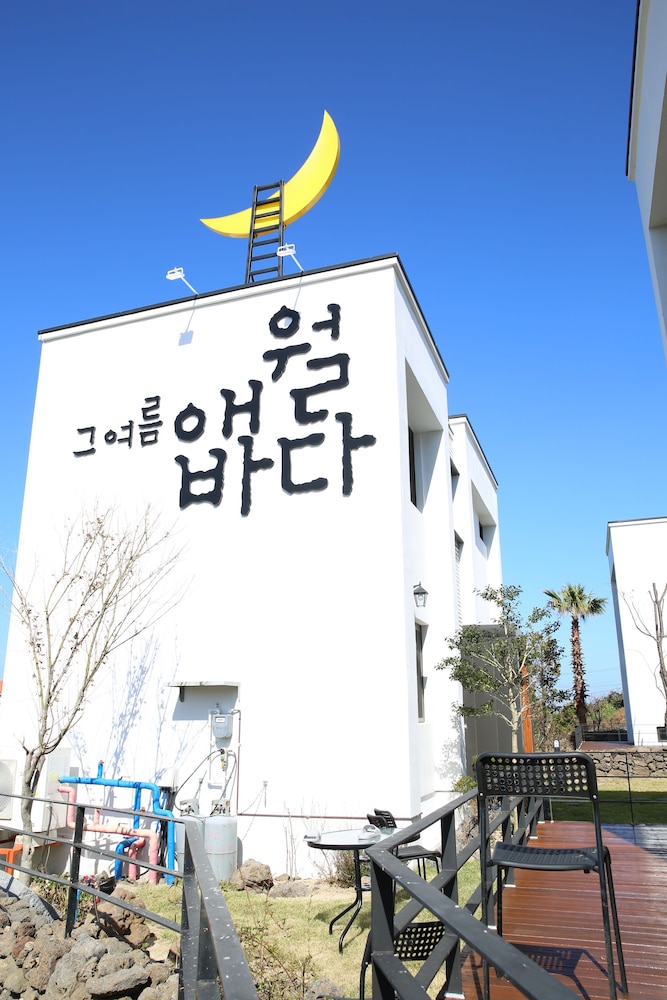 Aewol Bada Town House