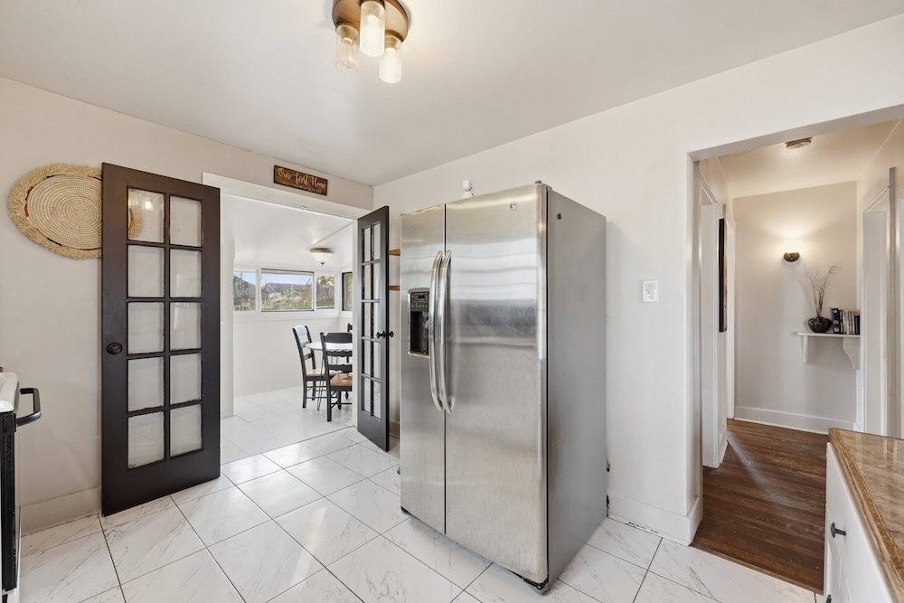 Cozy & Modern 3-bed Bungalow In Heart Of Greeley 3 Bedroom Bungalow
