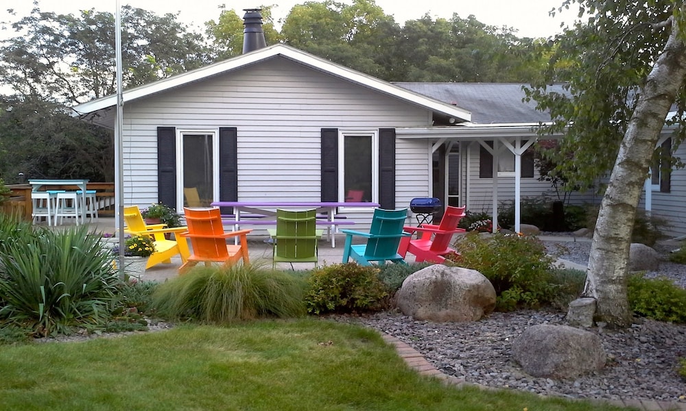 Loya's Little House Bed & Breakfast