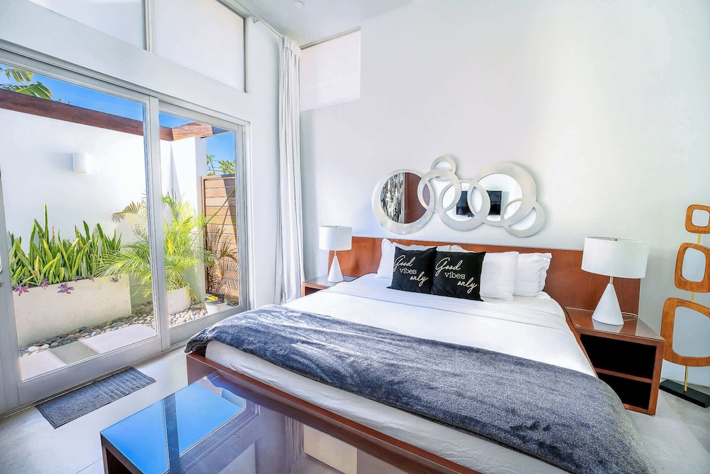 Family Oceanside Vacation Villa Hotel Amenities v8