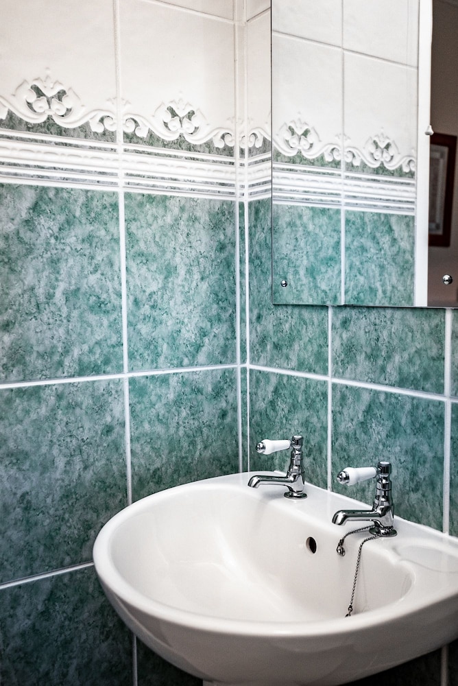 Trivelles Waterhall Country Hotel - Gatwick