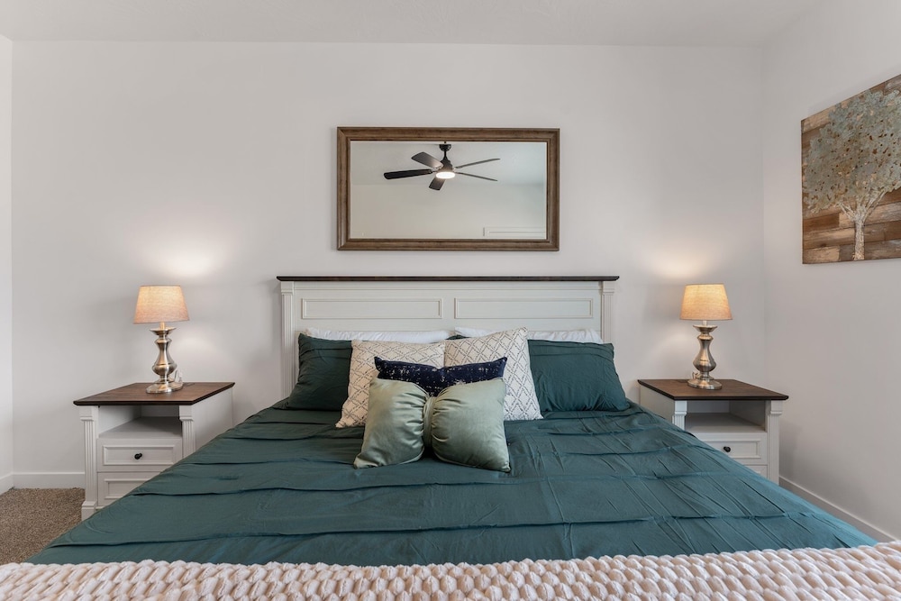 Popular Poolside Retreat 4 Bedroom Townhouse