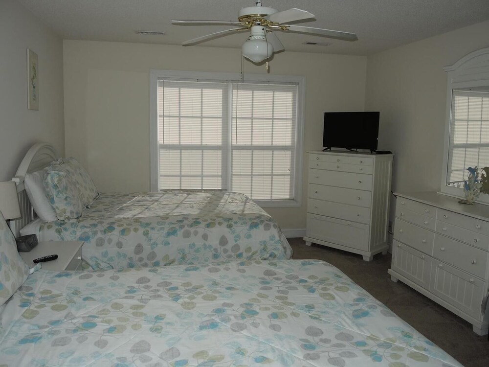 1506m 1 Bedroom Condo by RedAwning view 4