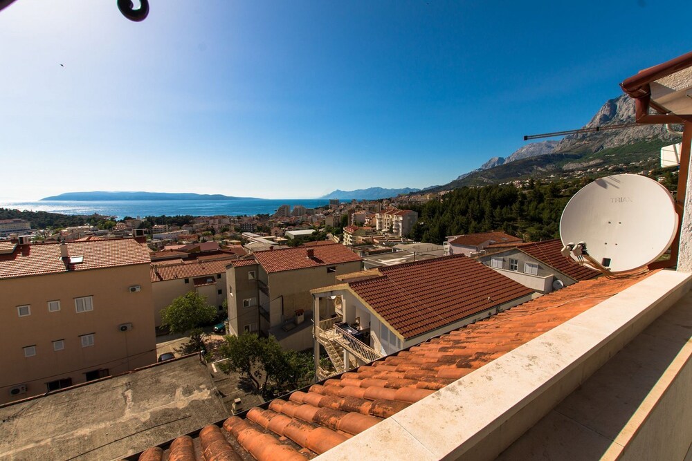 Prgo - Spacious With View & Parking - A3 3. kat view 2