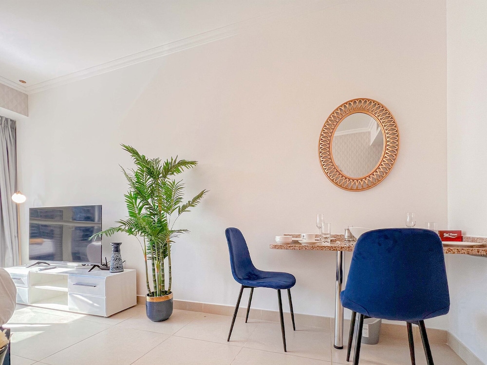 Cosmos Living Elegant Studio Near Marina