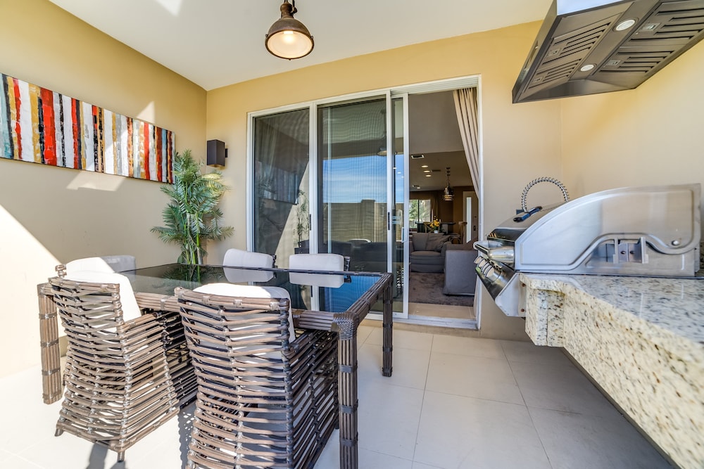 Modern Magic Village Resort Townhouse 7662 - Image 4