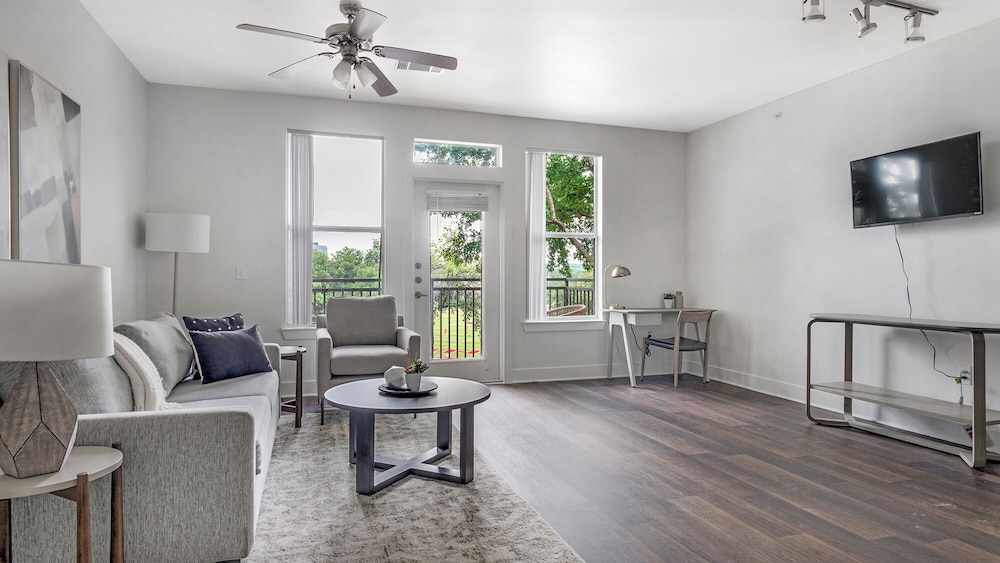 Landing Apartments - North Dallas