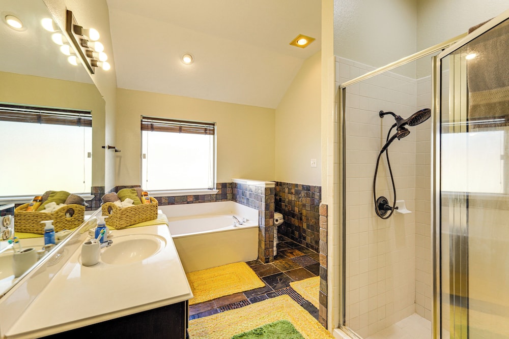 DFW Fun Awaits: Family Home in Crowley!