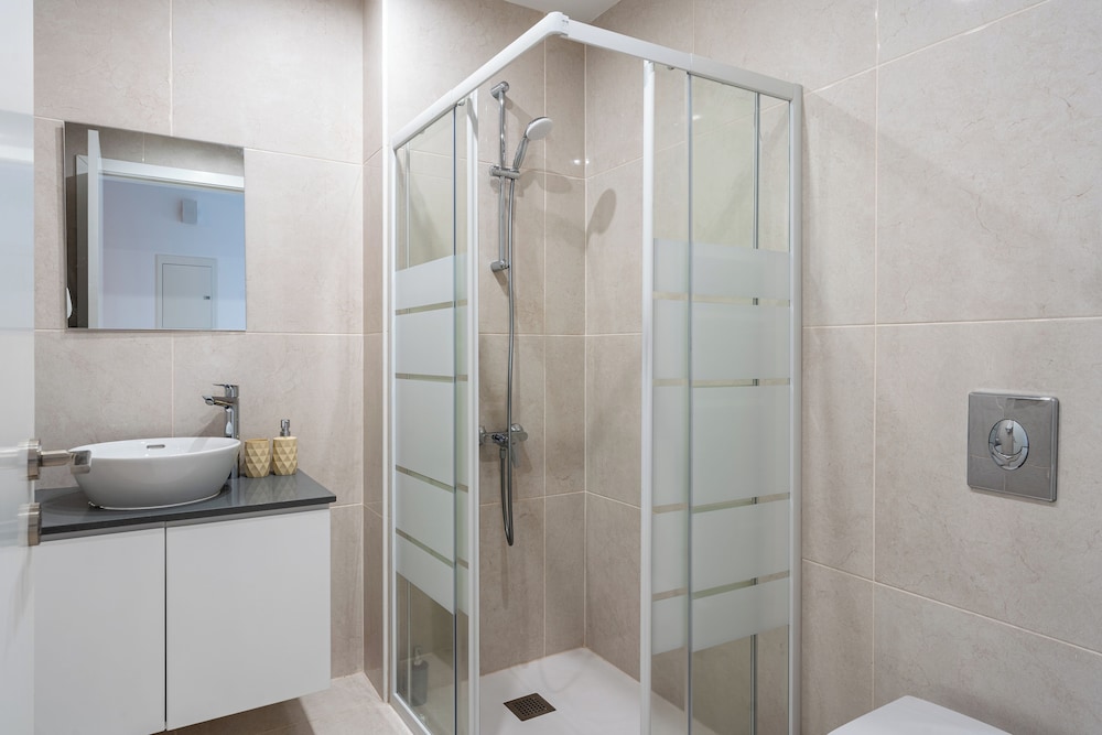 Valleria - 2 BR Apt W Pool in Larnaca