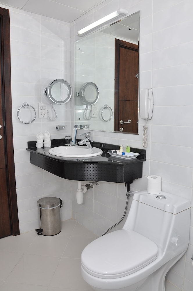 Abu Dhabi Vacations - Phoenix Plaza Hotel Apartments - Property Image 12