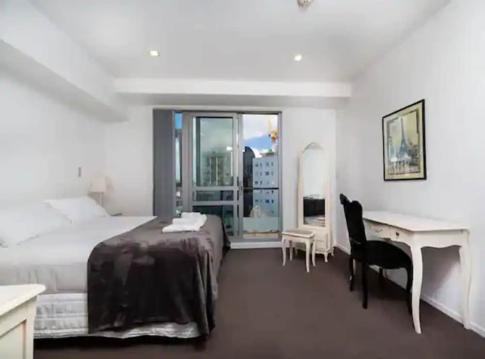 Spacious Home with Balcony+Parking Zodiak Stays view 3