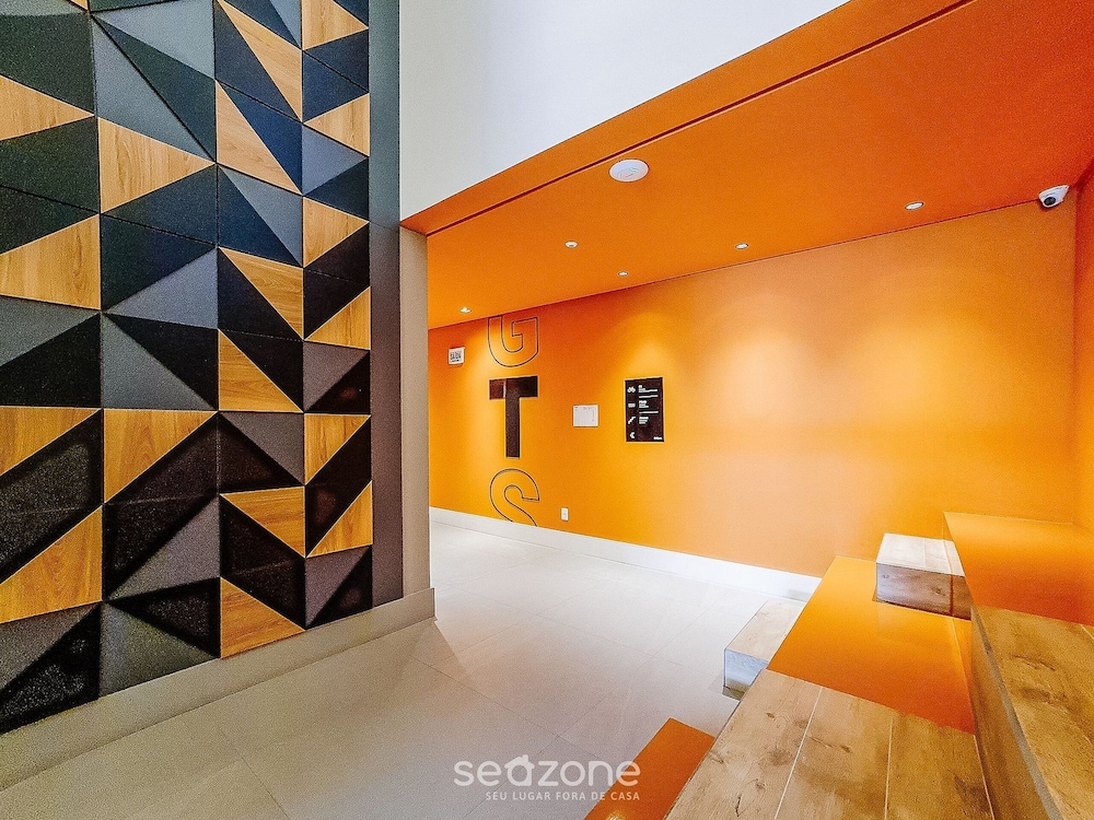Stay in a Building With a Pool, Gym, and Leisure - SSL