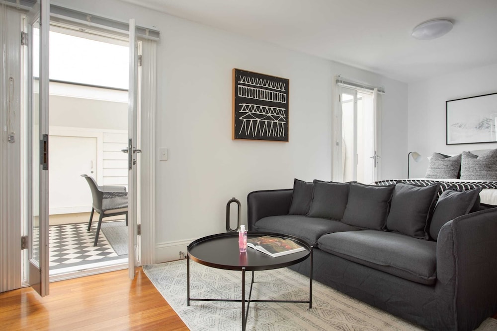 Stunning Studio With Alfresco Terrace Near Trains