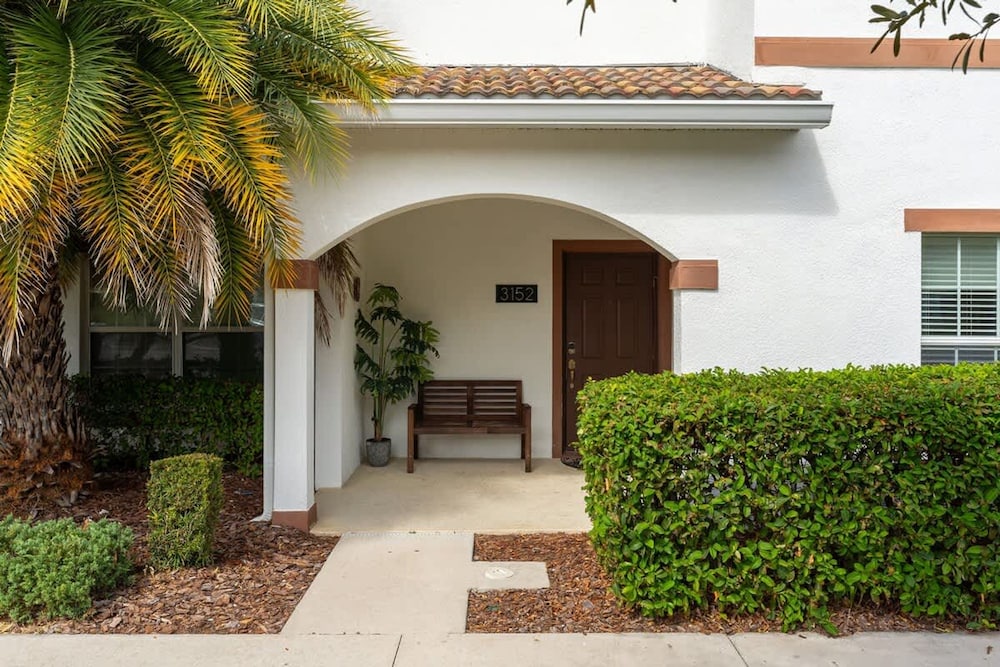 Private Pool and BBQ at Storey Lake 5BR