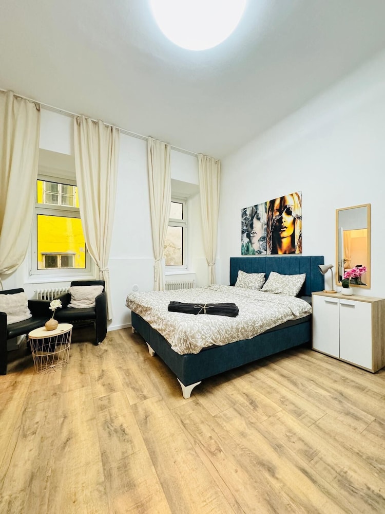 5BR Apt 10min to Matzleinsdorfer