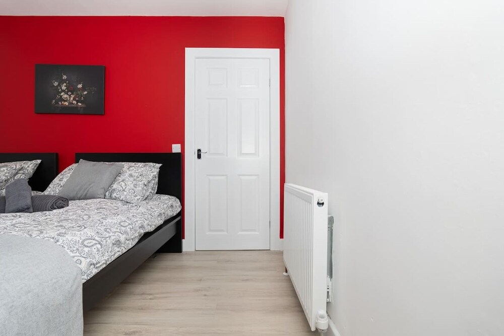 4 Bedrooms-2bath-free Parking