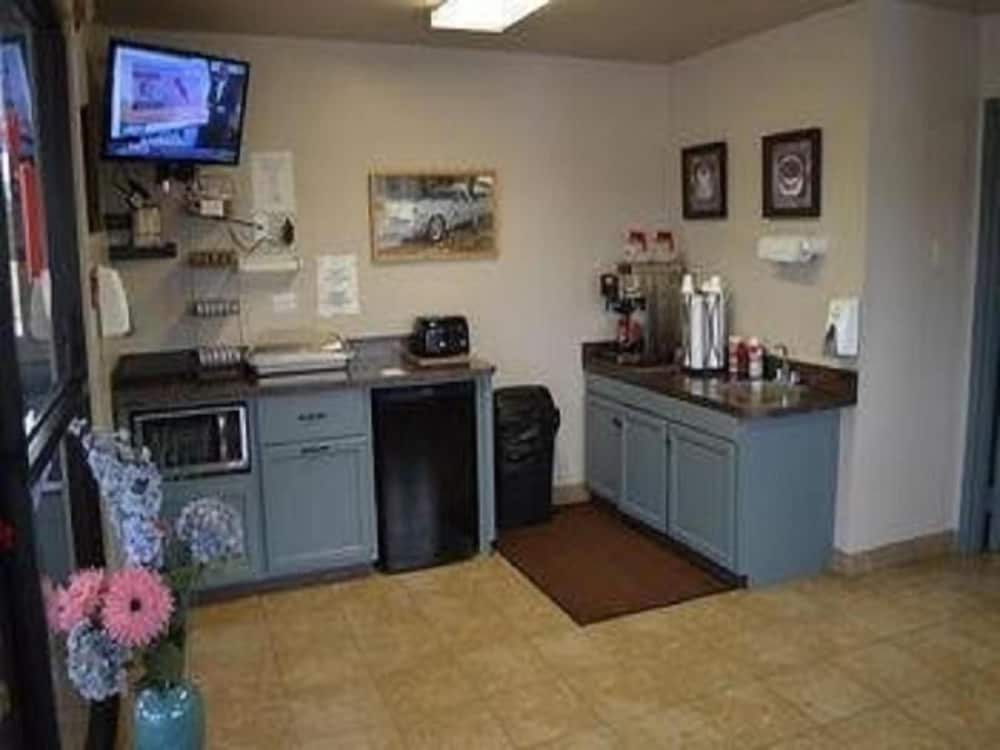 Hammond Vacations - Stay Express Inn Hammond - Property Image 6