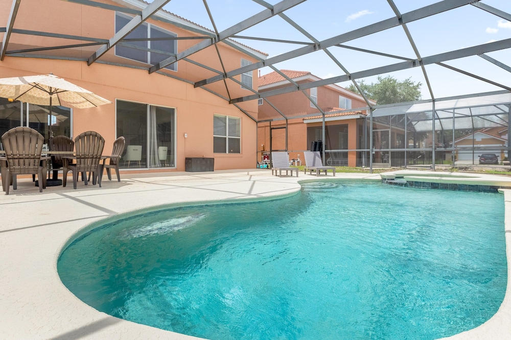 Large Spacious Home w Private Pool Hot Tub view 3