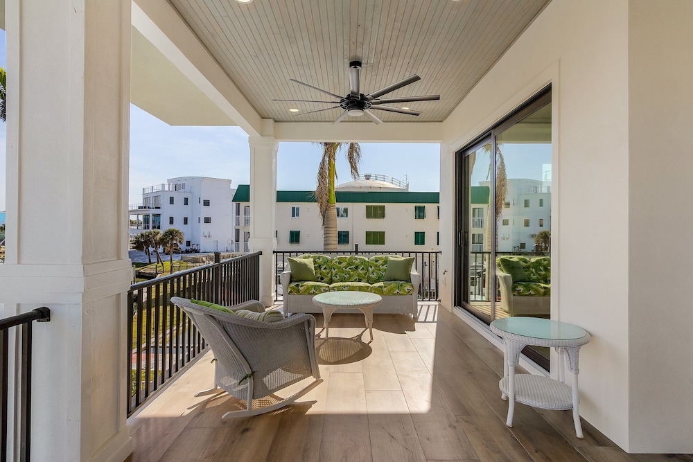 749 Paradise Pointe New Luxury Build 7 Bedroom Home