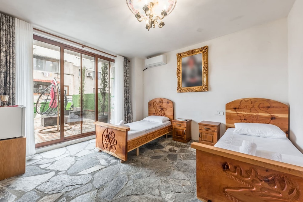 Kanuni - Authentic Albanian House