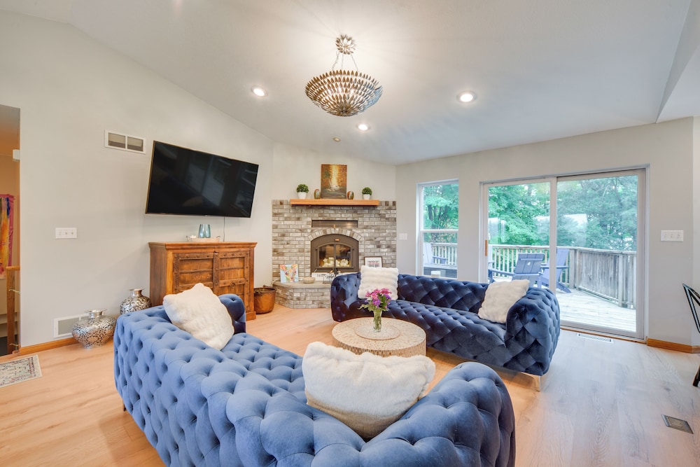 Swim Dock & Game Room: Lakefront Home in Siren!