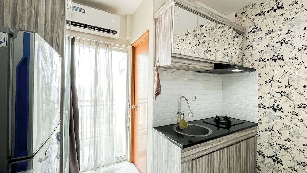 Cozy Bloom Studio Apartment Cinere Resort