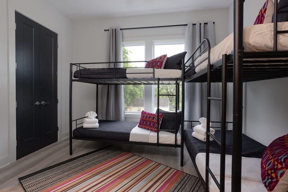 East Nash Oasis - 13 Beds - Going Fast