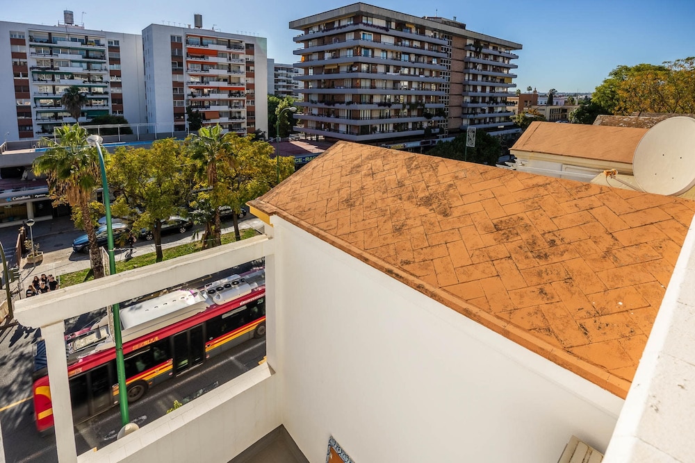 Cheerful 6 Bedroom House in Seville With Terraces