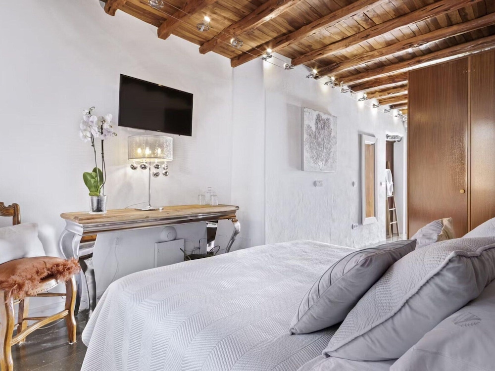 Rural Hideaway Villa in Stcarlos