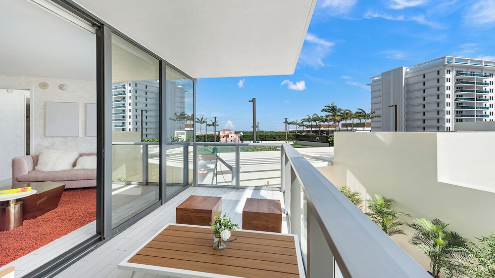 Luxury Vacation Rentals in South Beach by LRMB