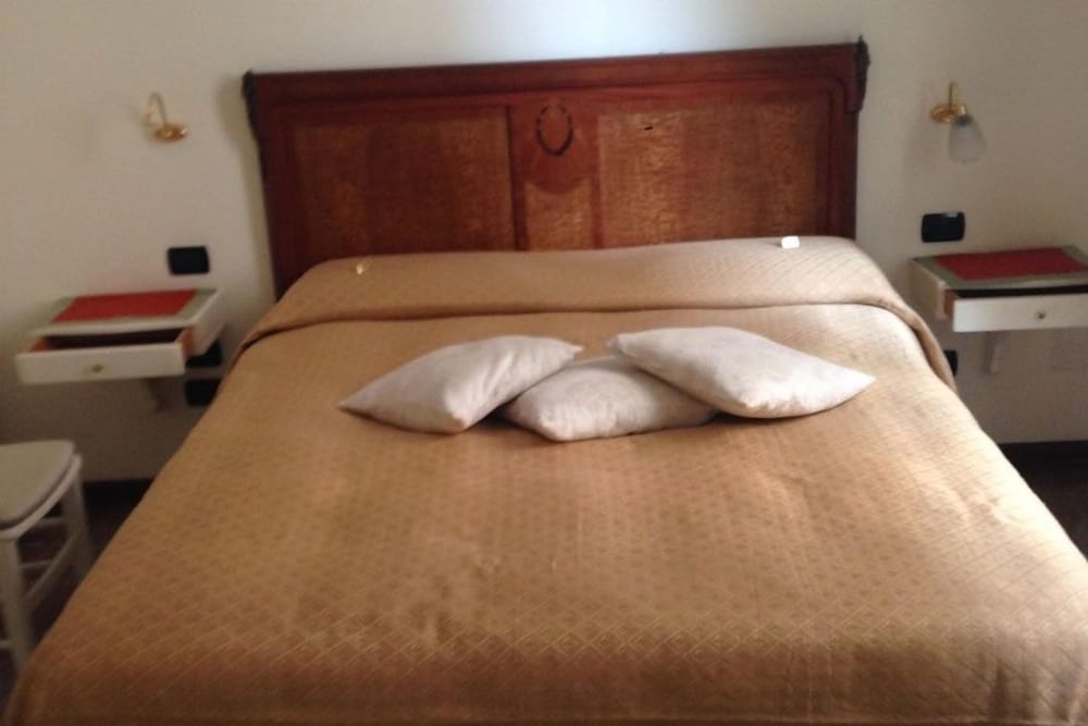 La Dimora dei Baroni en Naples — hotel room