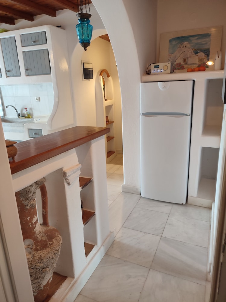 Ornos Beachside 2 Bd Stylish House